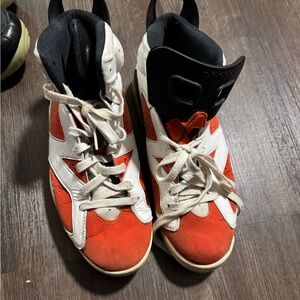 Jordan 6 Retro
Gatorade